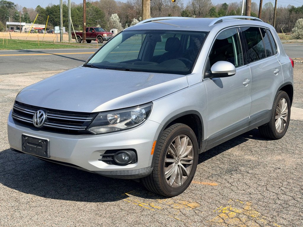 Used 2013 Volkswagen Tiguan SE image 1