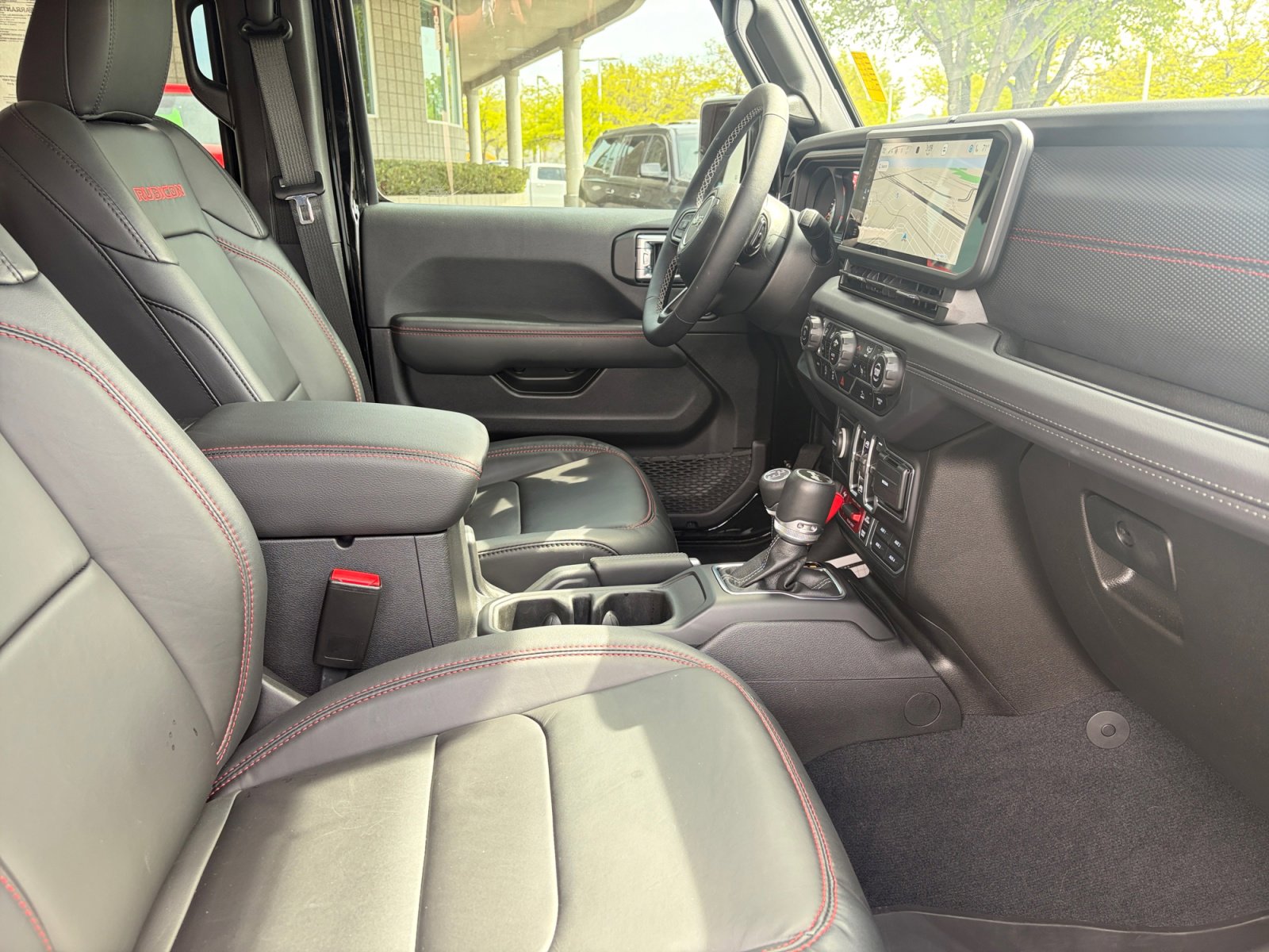 Used 2025 Jeep Wrangler Unlimited Rubicon w/ Steel Bumper Group image 29