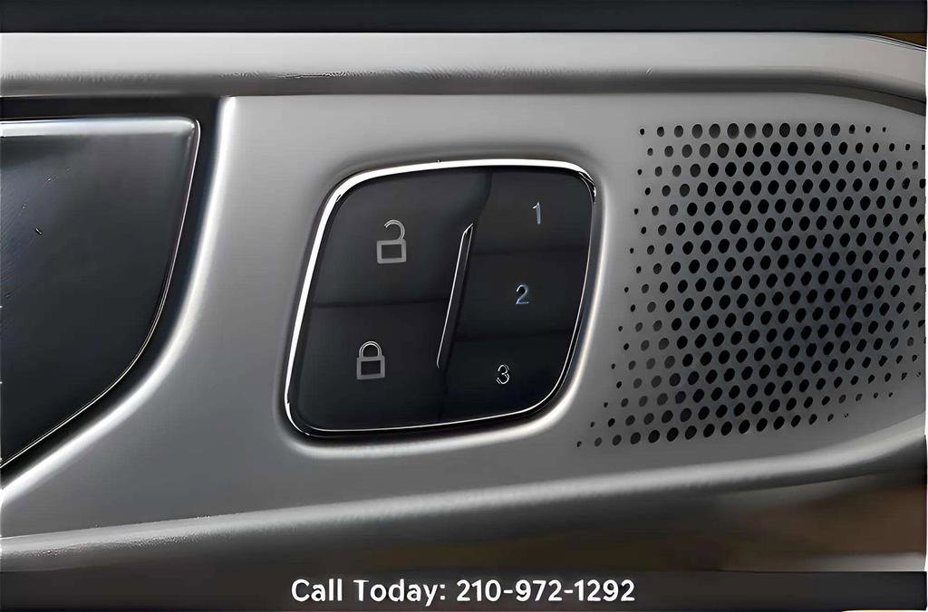 Used 2023 Ford Explorer King Ranch w/ Technology Package RWD image 18