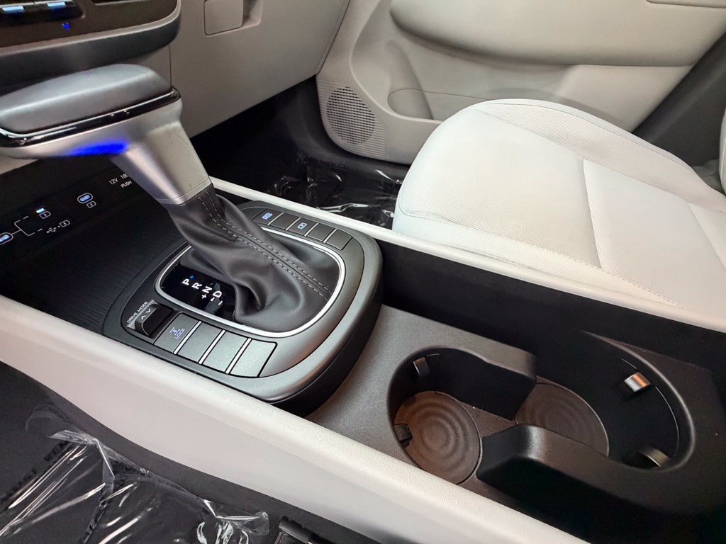 Certified 2024 Hyundai Kona SEL AWD/4WD image 40