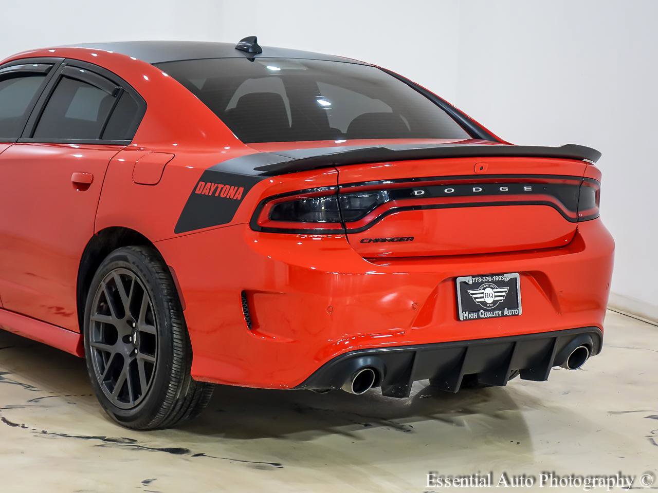 Used 2017 Dodge Charger R/T RWD image 9