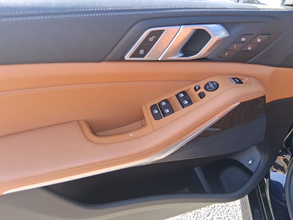Used 2022 BMW X5 xDrive45e w/ M Sport Package AWD/4WD image 9