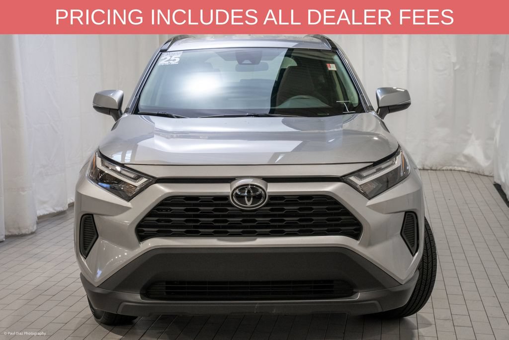 Used 2025 Toyota RAV4 XLE FWD image 2