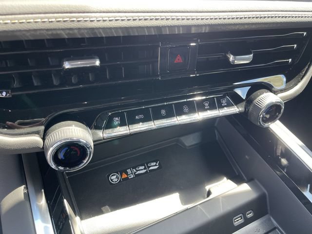 New 2026 Chevrolet Suburban Premier w/ Sun And Tow Package AWD/4WD image 19