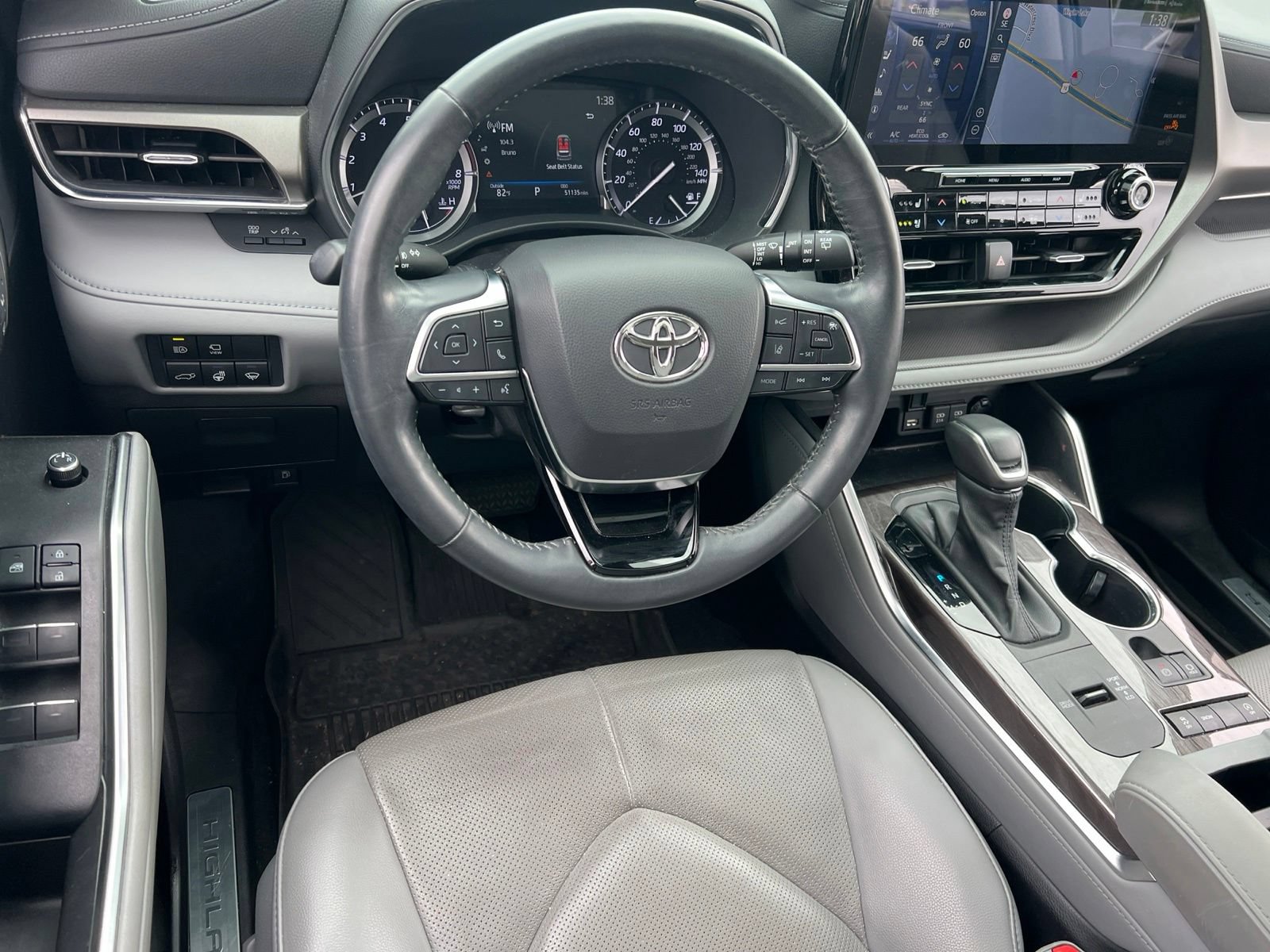 Used 2021 Toyota Highlander Limited FWD image 44