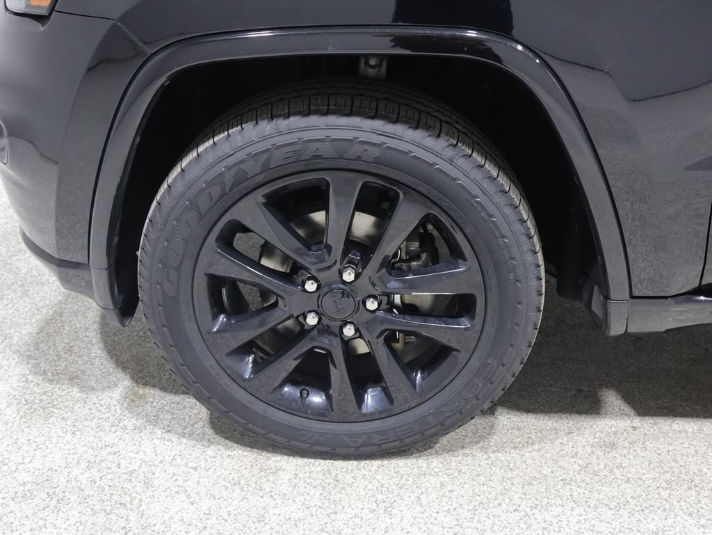 Used 2018 Jeep Grand Cherokee Altitude AWD/4WD image 9