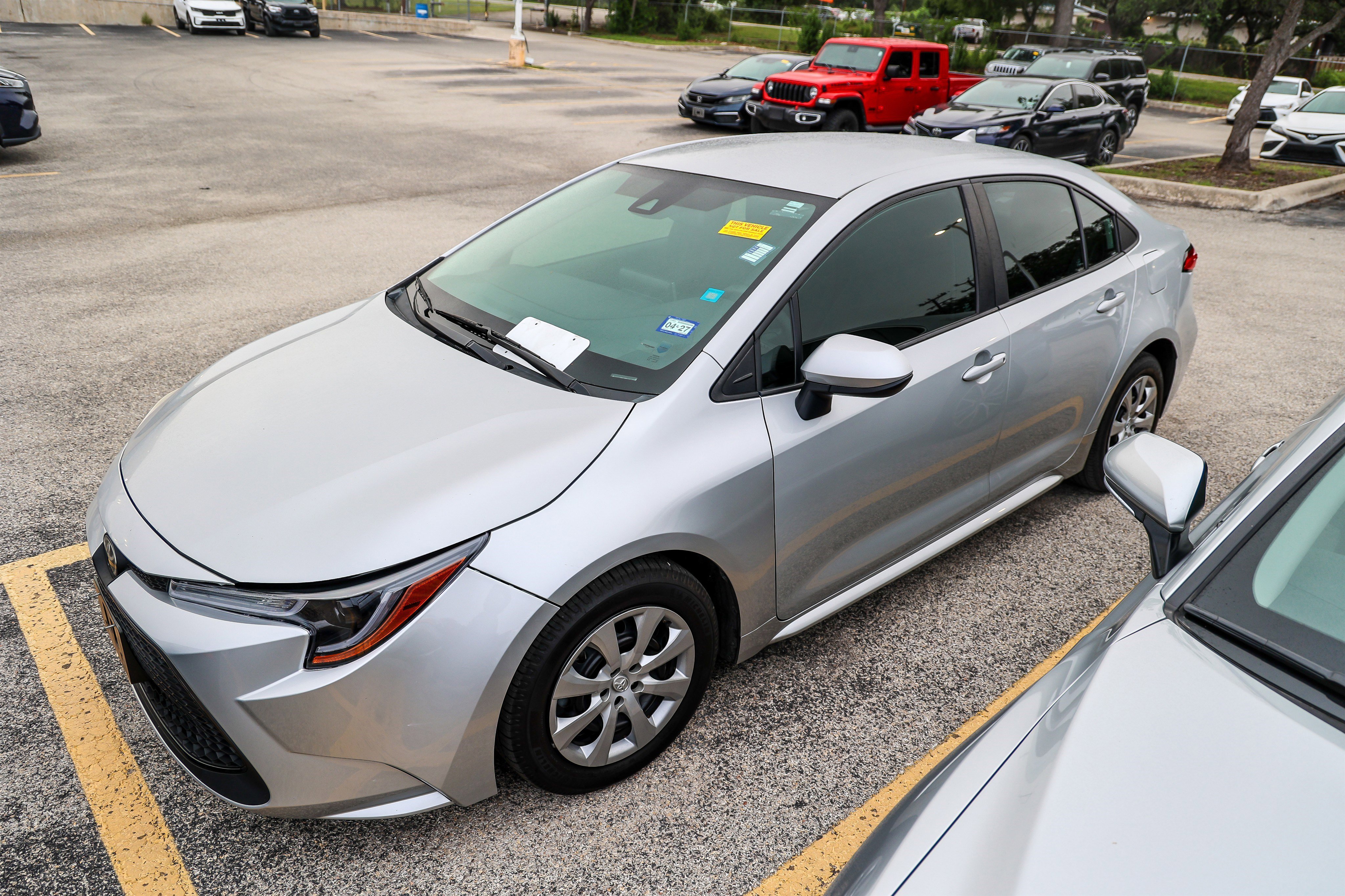 Used 2021 Toyota Corolla LE FWD image 3