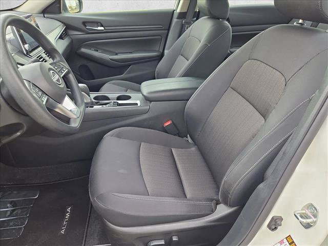 Used 2025 Nissan Altima 2.5 SV FWD image 15