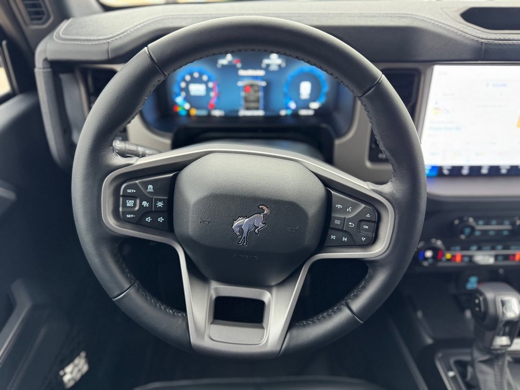 Used 2025 Ford Bronco Outer Banks image 12