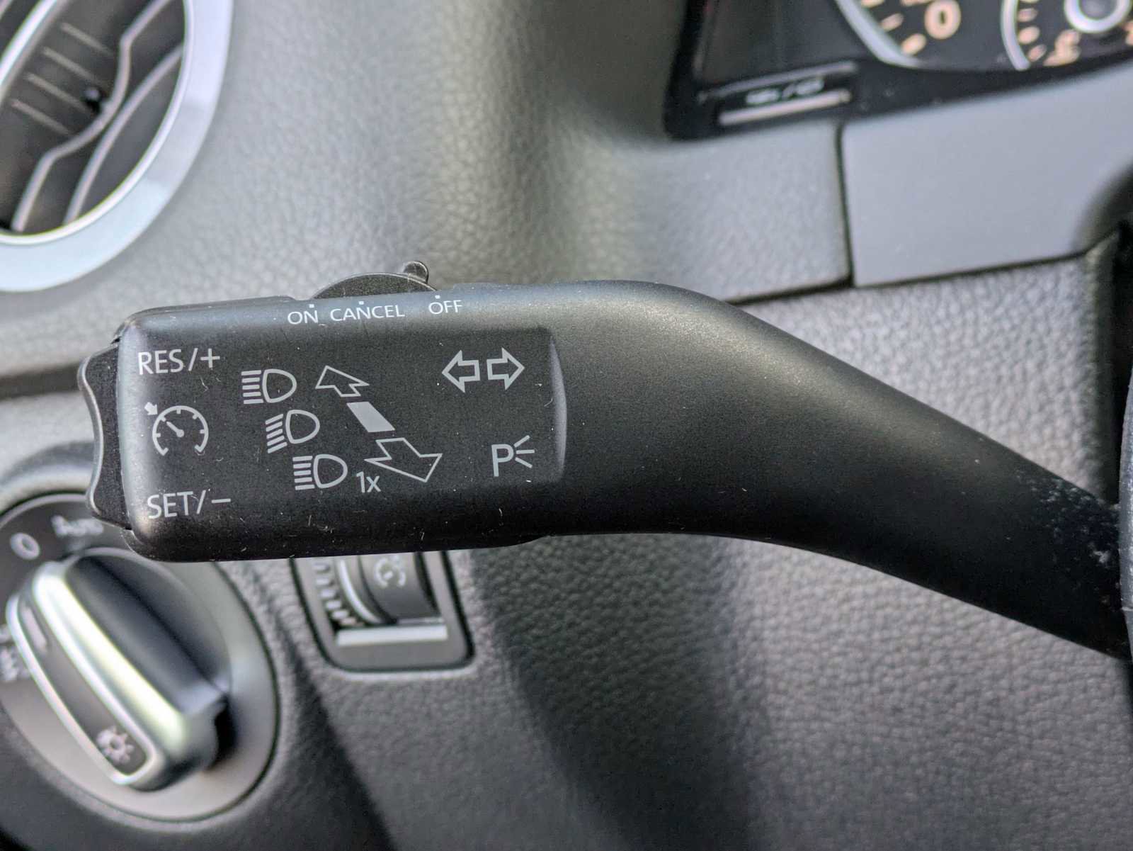 Used 2016 Volkswagen Tiguan SEL image 27