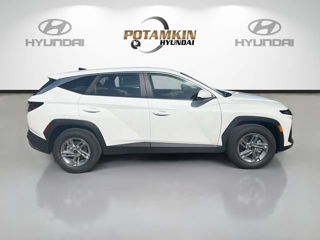 New 2026 Hyundai Tucson SE w/ Tow & Go Package FWD image 4