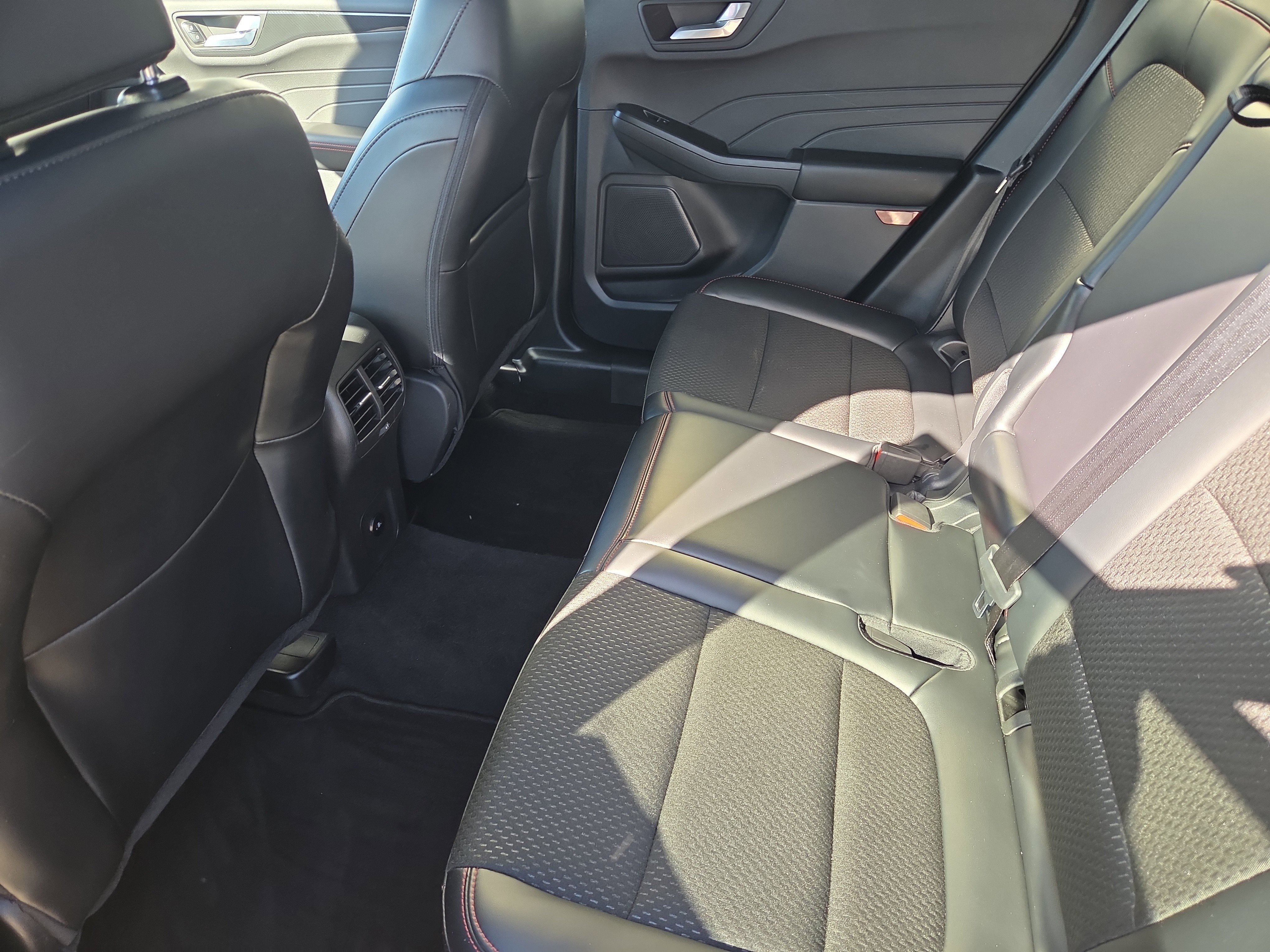 Used 2025 Ford Escape ST-Line image 13