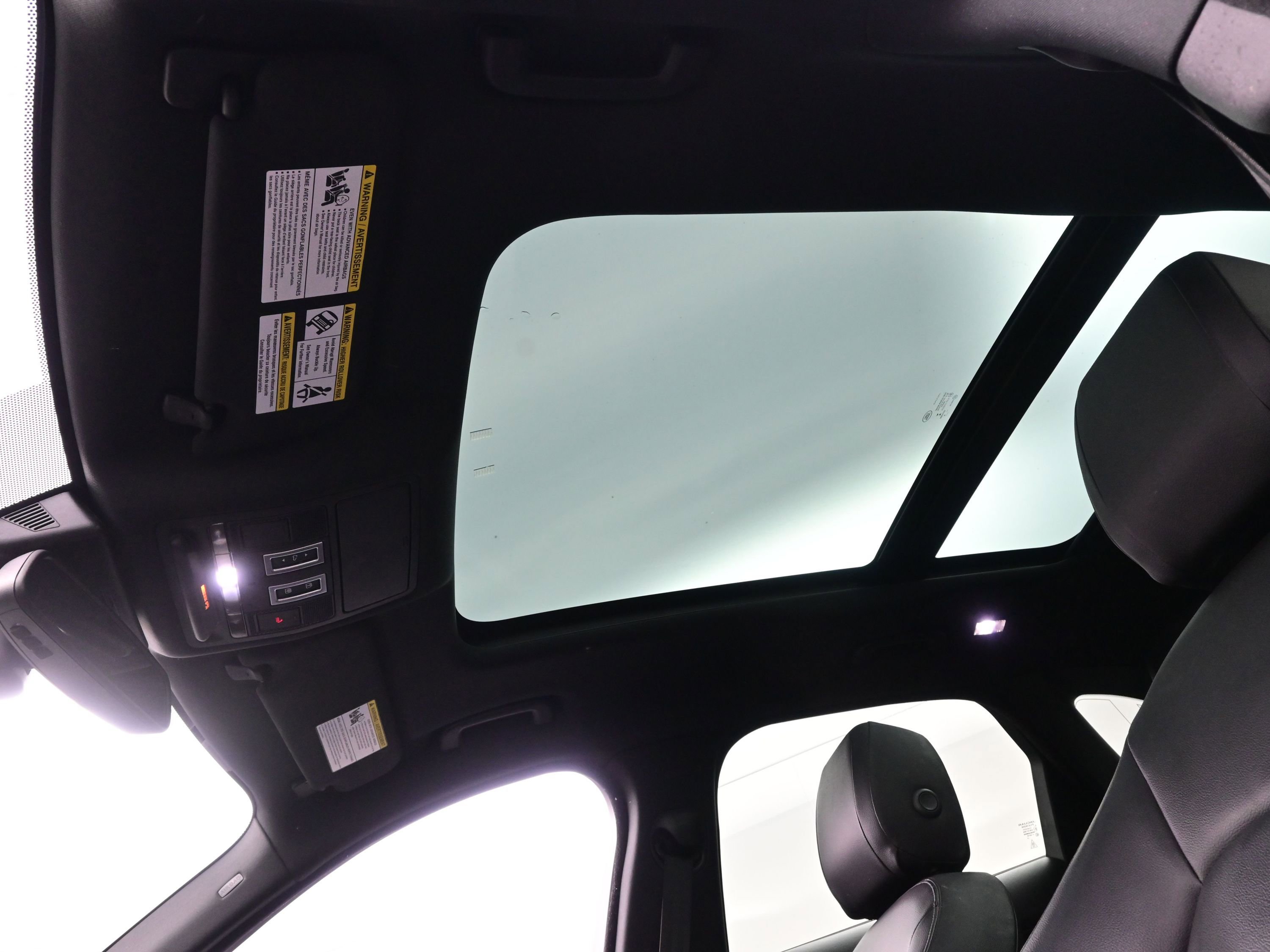 Used 2017 Jaguar F-PACE Premium image 18