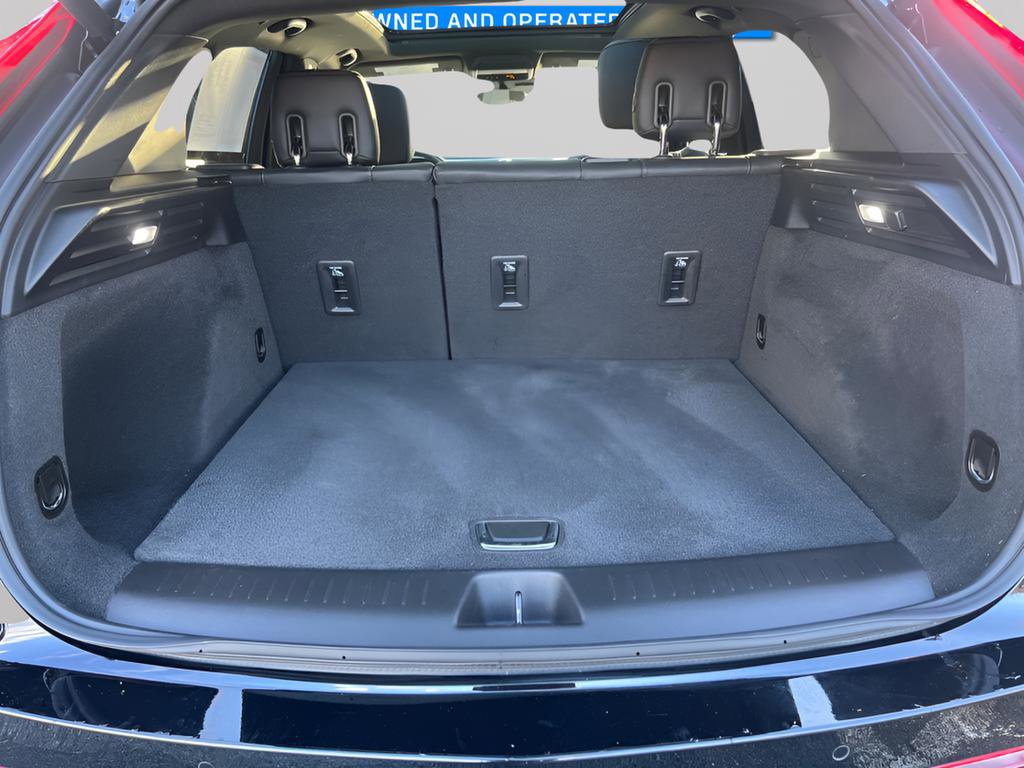 Used 2023 Cadillac XT4 Luxury w/ Cold Weather Package image 12