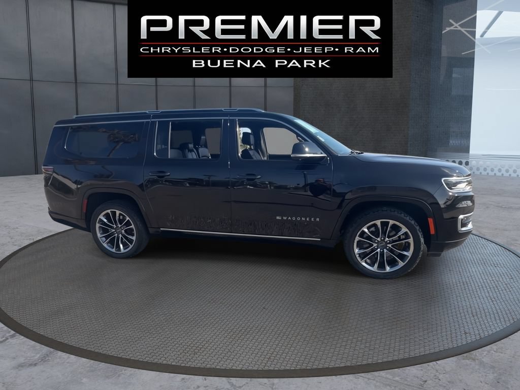 Used 2023 Jeep Wagoneer L Series III w/ Premium Group I RWD image 9