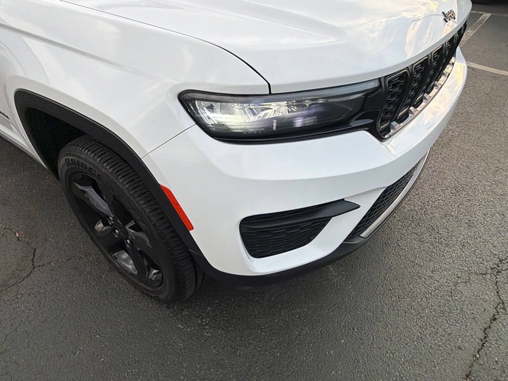 Used 2024 Jeep Grand Cherokee Altitude AWD/4WD image 15