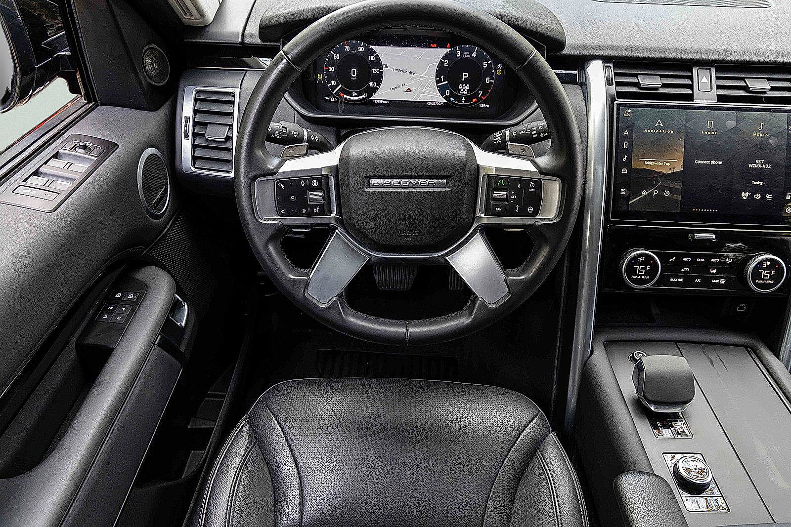 Used 2024 Land Rover Discovery S image 18