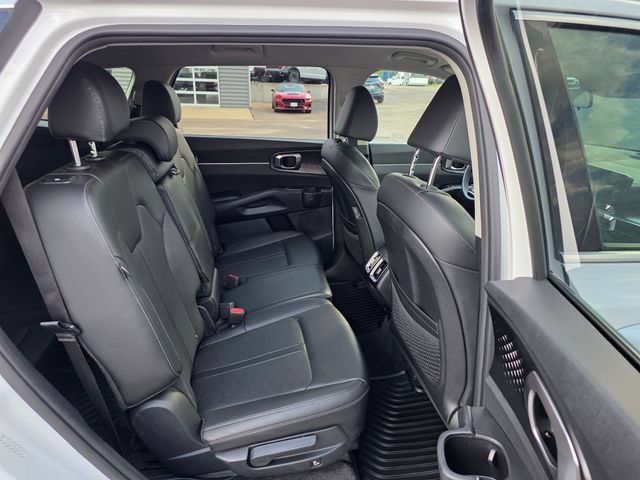 Used 2025 Kia Sorento S AWD/4WD image 12