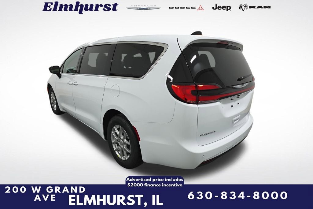 New 2026 Chrysler Pacifica Select image 3