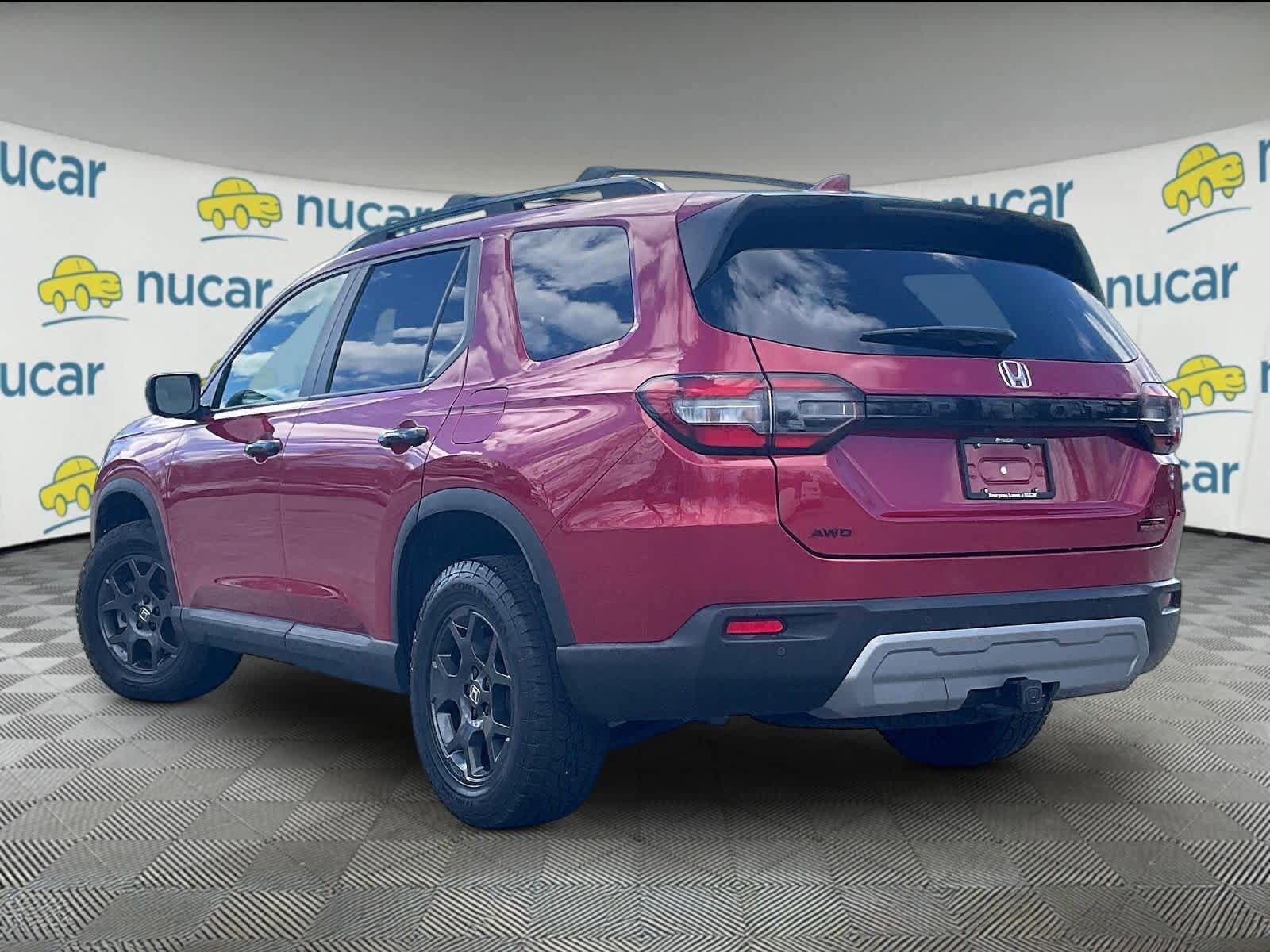 Used 2025 Honda Pilot TrailSport image 4