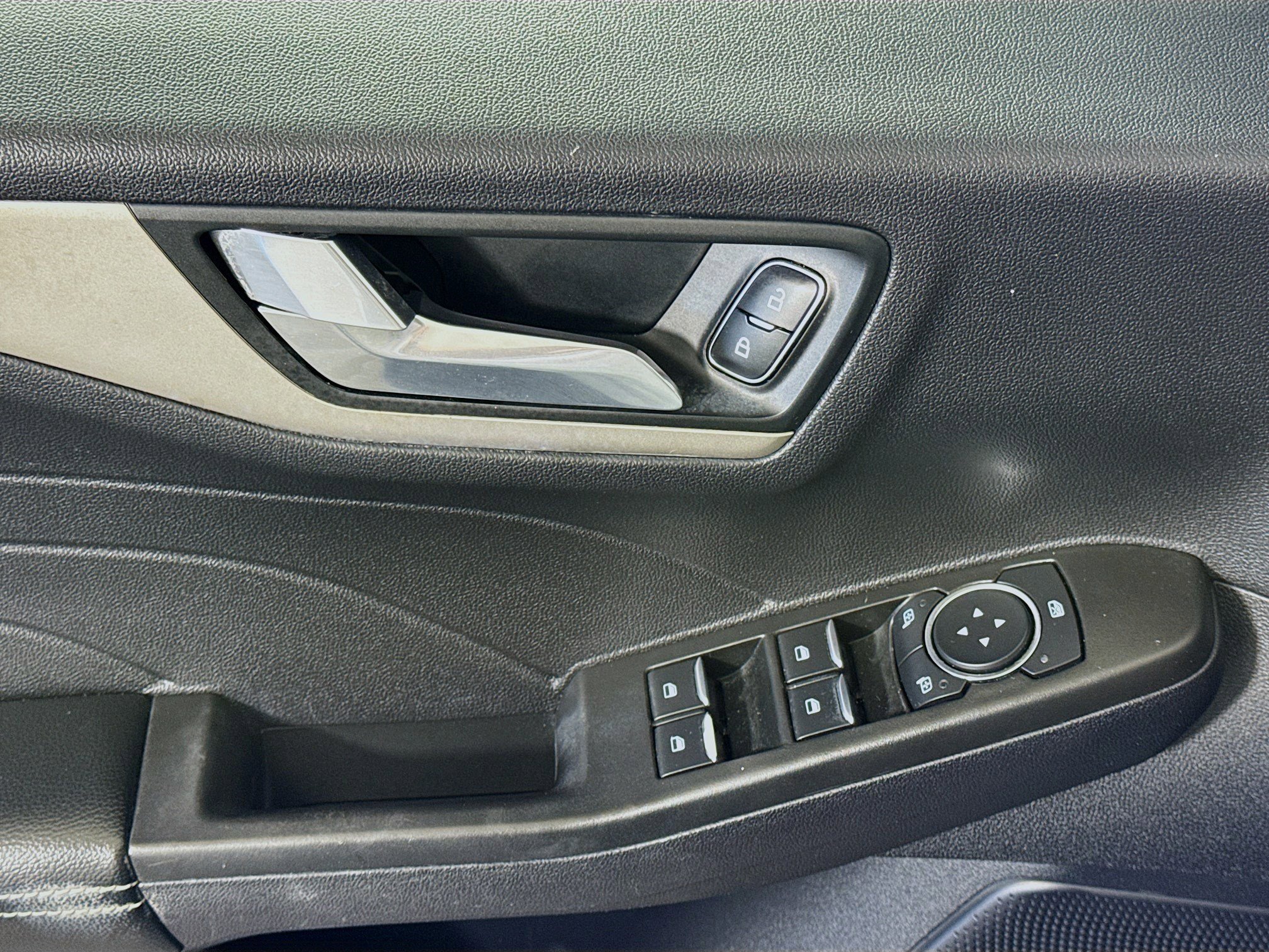 Used 2021 Ford Escape SEL image 24