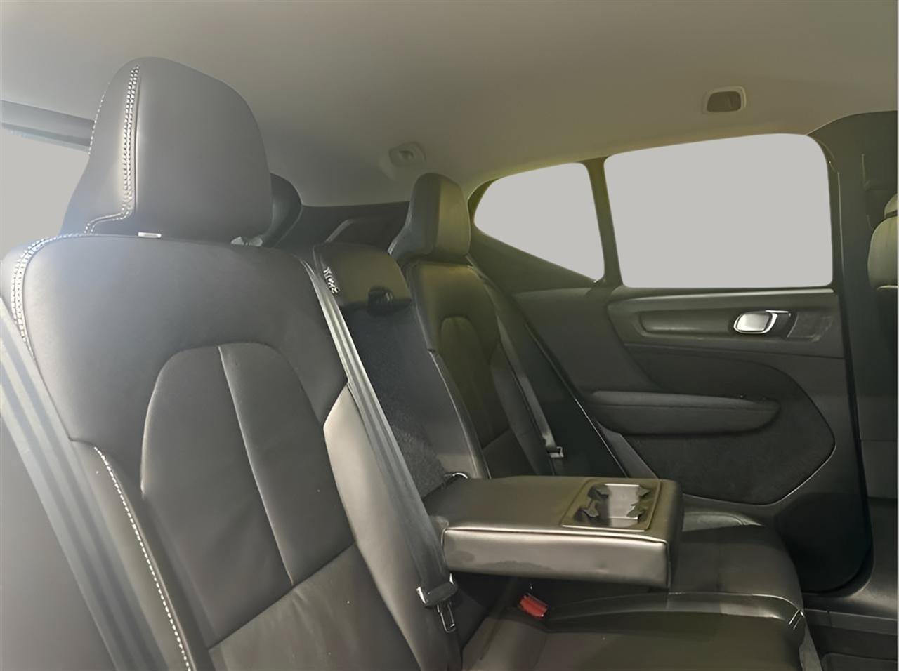 Used 2022 Volvo XC40 T5 Momentum AWD/4WD image 23