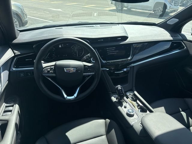 Used 2025 Cadillac XT6 Premium Luxury image 15