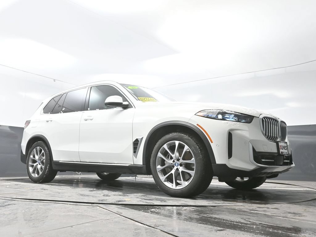 Used 2025 BMW X5 xDrive50e AWD/4WD image 42