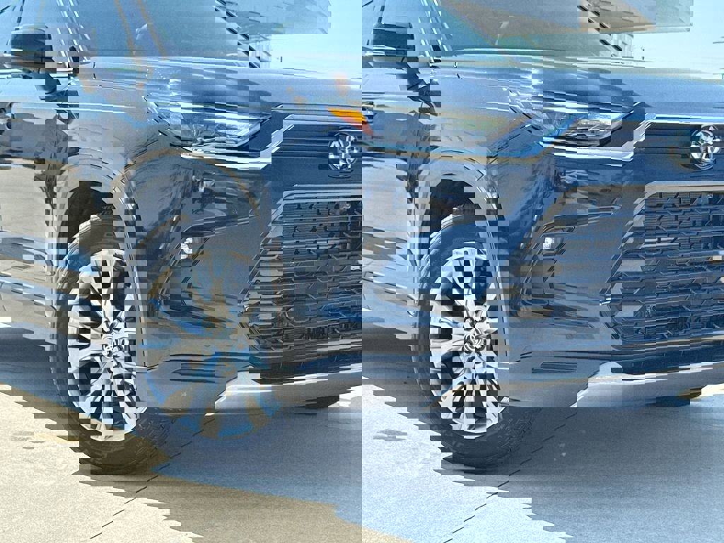 Used 2025 Toyota Grand Highlander Limited image 9