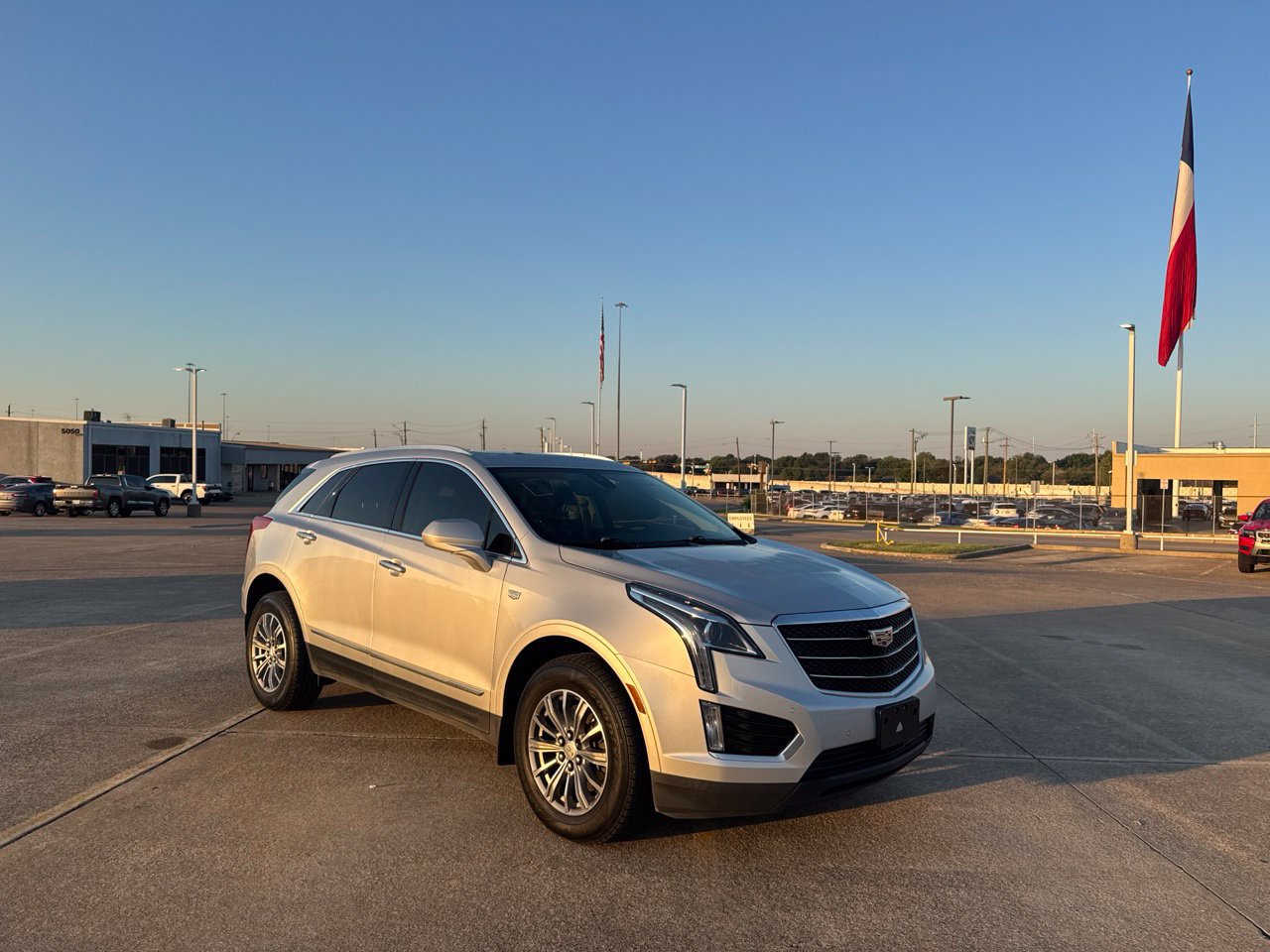 Used 2019 Cadillac XT5 Luxury FWD image 1