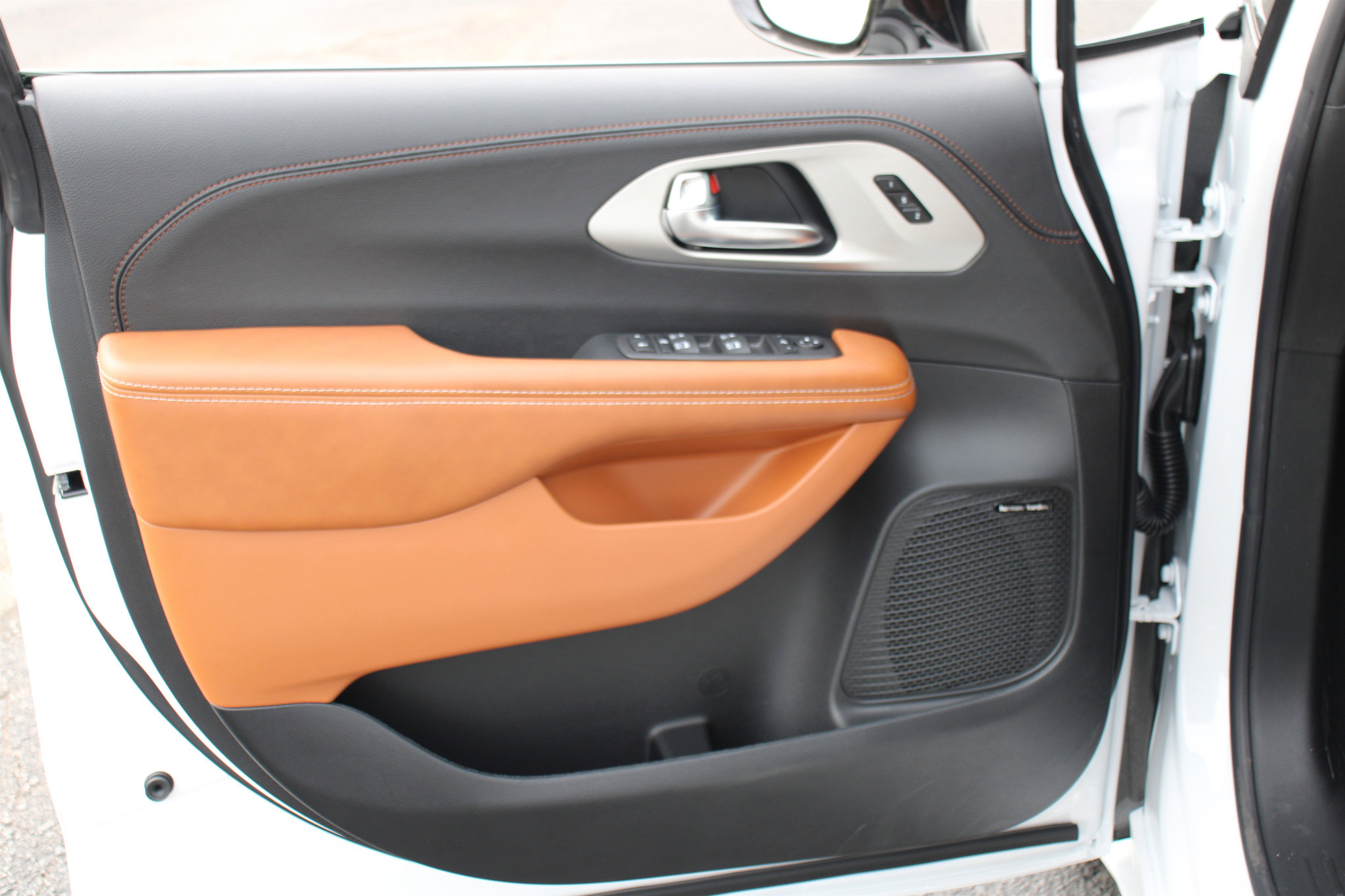 New 2026 Chrysler Pacifica Pinnacle image 6