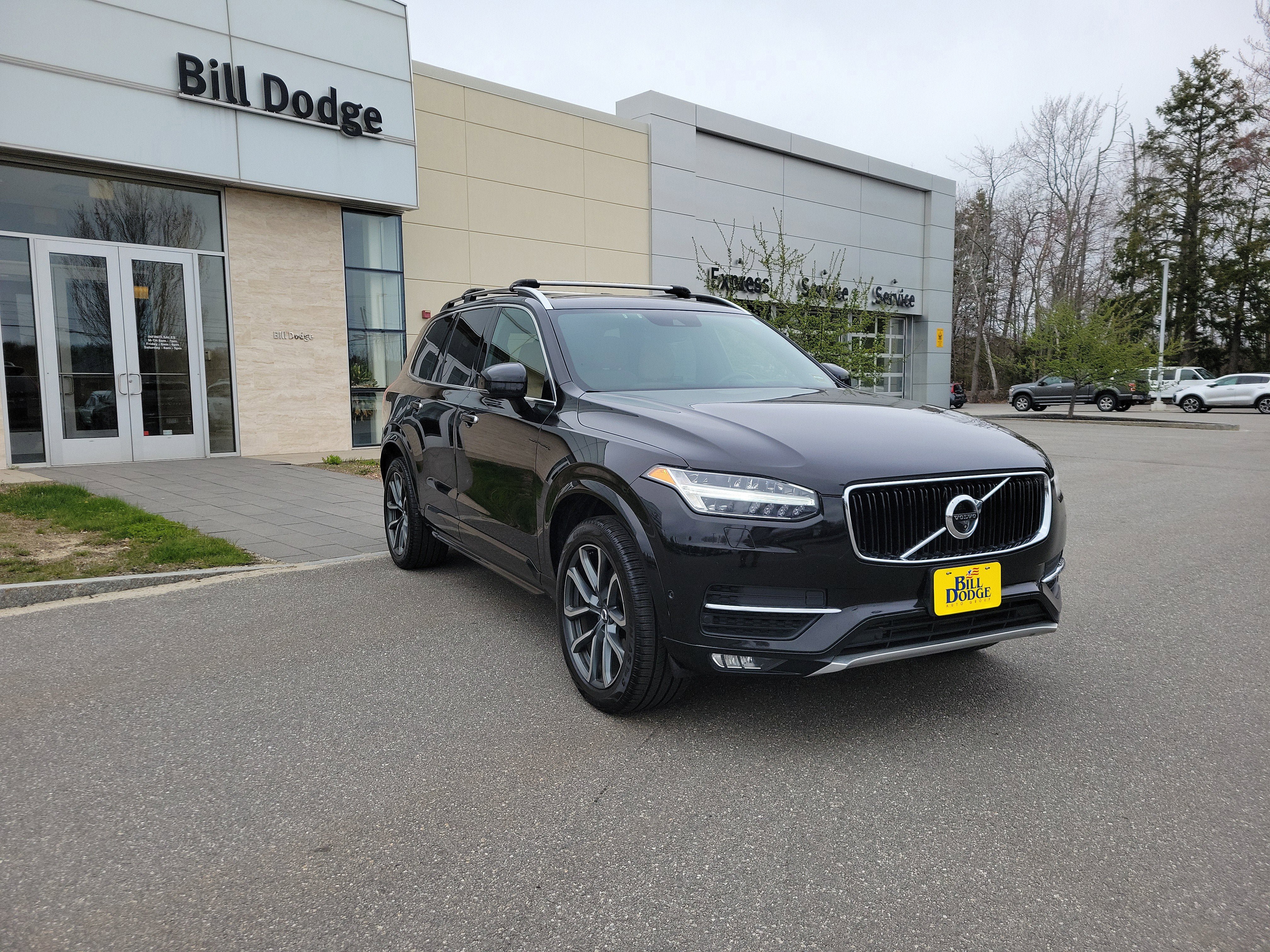 Used 2017 Volvo XC90 T6 Momentum w/ Vision Package AWD/4WD image 9