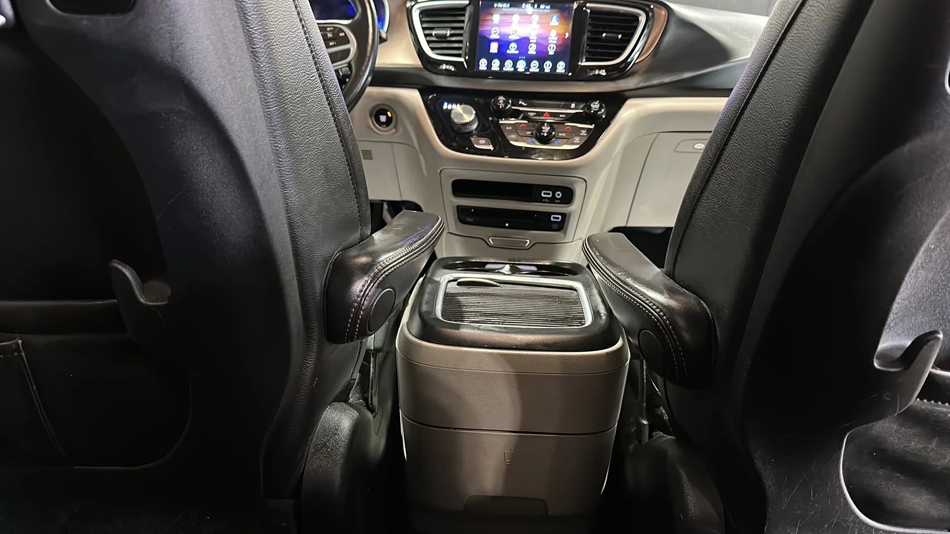 Used 2017 Chrysler Pacifica Touring-L Plus FWD image 24