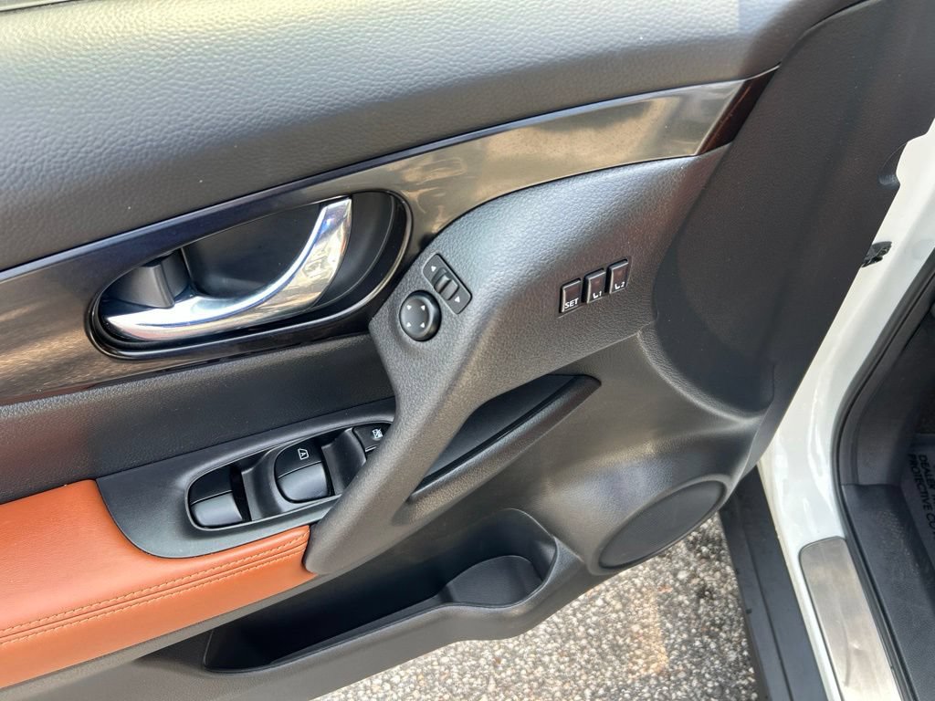 Used 2019 Nissan Rogue SL w/ Premium Package FWD image 16