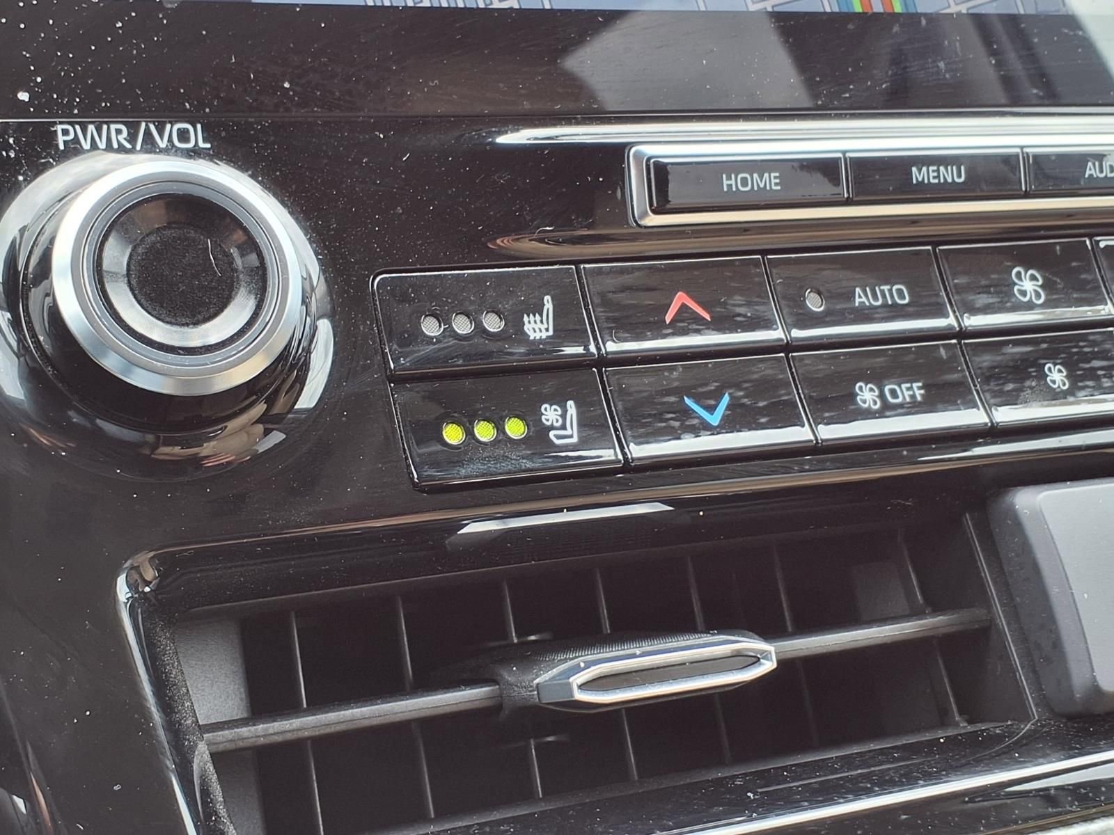 Used 2021 Toyota Highlander Platinum FWD image 13