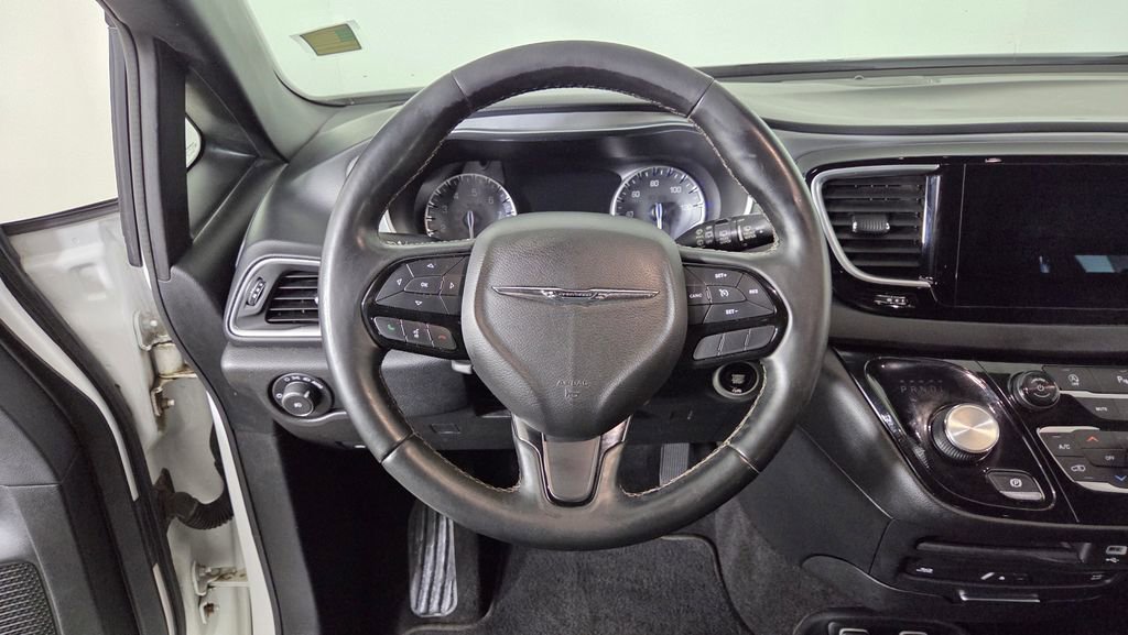 Used 2018 Chrysler Pacifica Touring-L Plus w/ S Appearance Package FWD image 17
