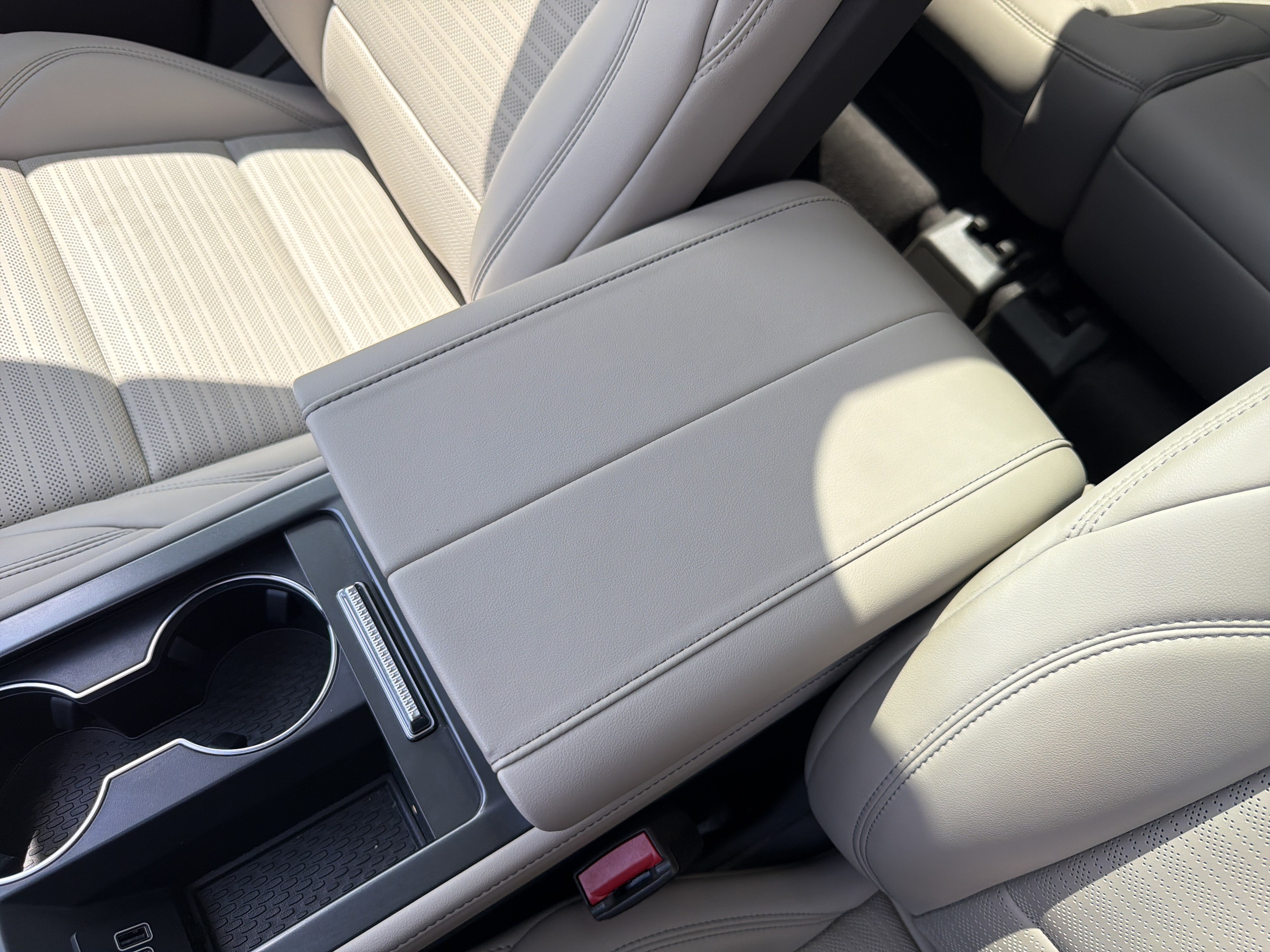 Used 2025 Lincoln Nautilus Reserve AWD/4WD image 46
