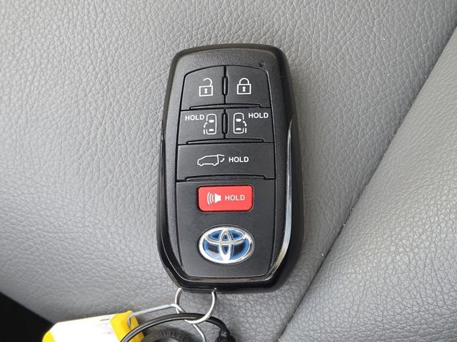 Used 2024 Toyota Sienna XLE image 36