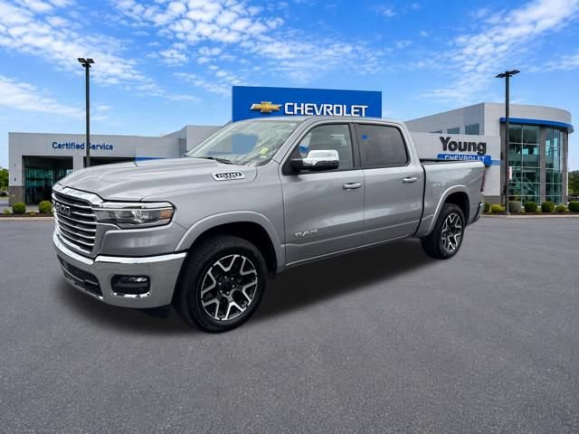 Used 2025 RAM 1500 Laramie AWD/4WD image 3