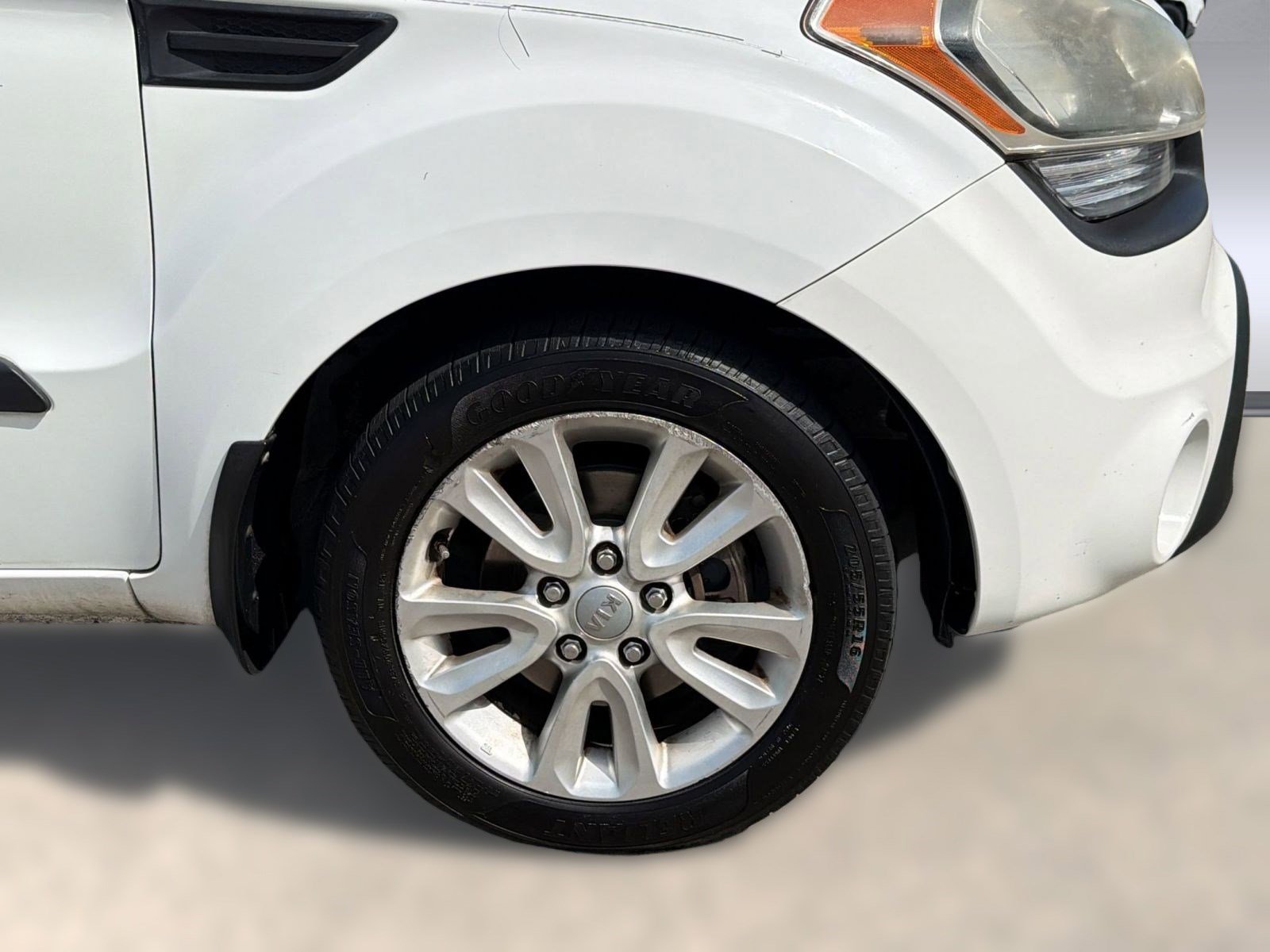 Used 2013 Kia Soul + FWD image 12