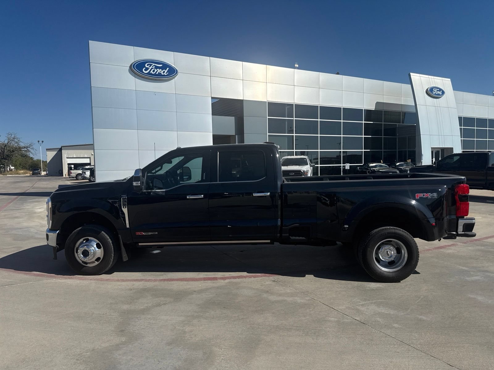 Used 2024 Ford F350 Lariat w/ Lariat Ultimate Package AWD/4WD image 8