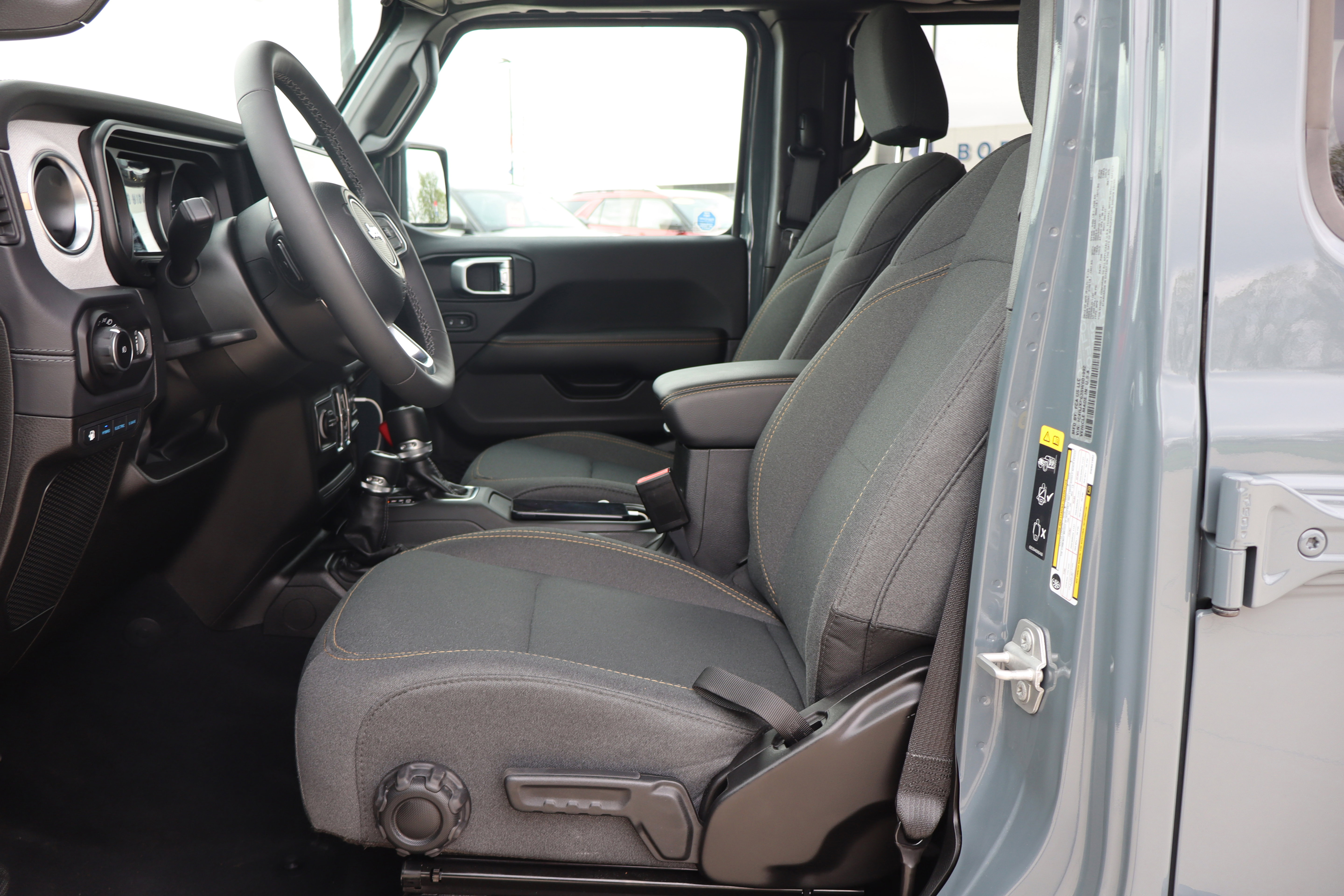 Used 2025 Jeep Wrangler Sahara image 9
