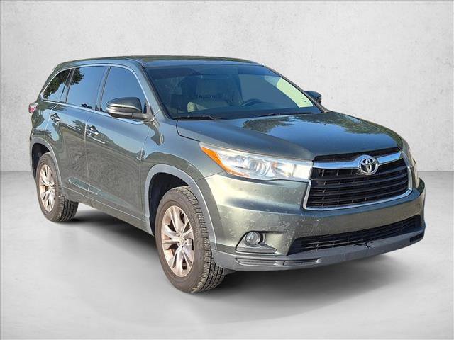 Used 2015 Toyota Highlander Plus FWD image 3