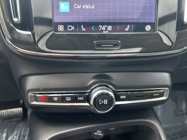 Certified 2025 Volvo XC40 B5 Plus AWD/4WD image 25