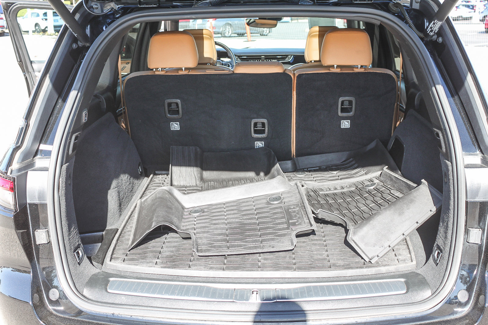 Used 2023 Jeep Grand Cherokee Summit w/ Luxury Tech Group V image 28