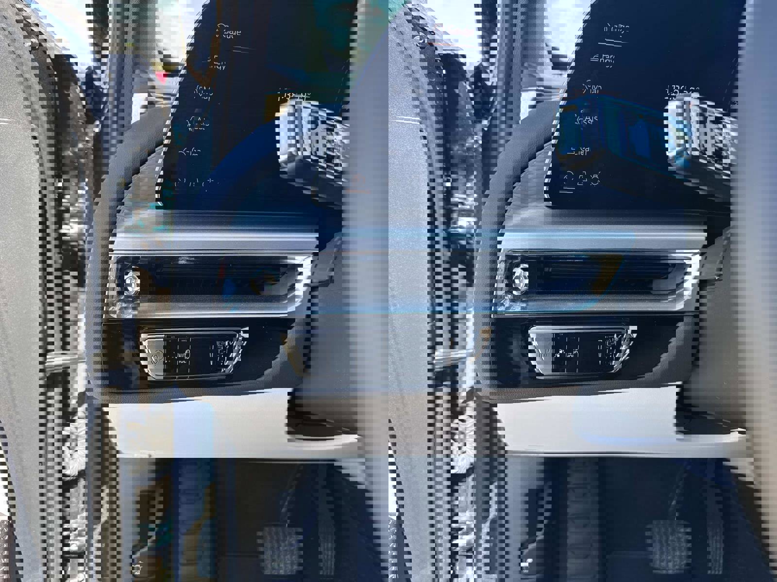 Used 2024 Cadillac Lyriq Luxury image 33