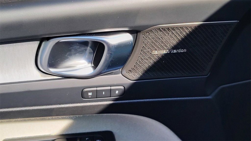 New 2026 Volvo XC40 B5 Ultra w/ Climate Package image 9