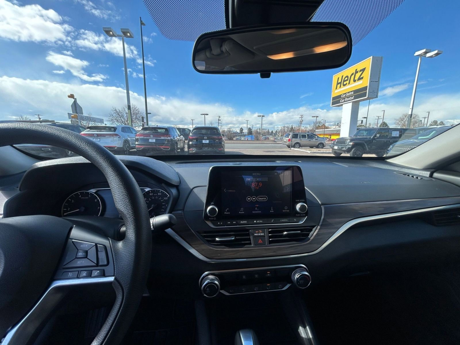 Used 2025 Nissan Altima 2.5 SV image 32