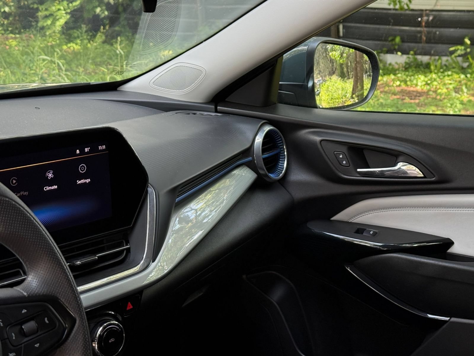 Used 2025 Chevrolet Trax LT FWD image 32