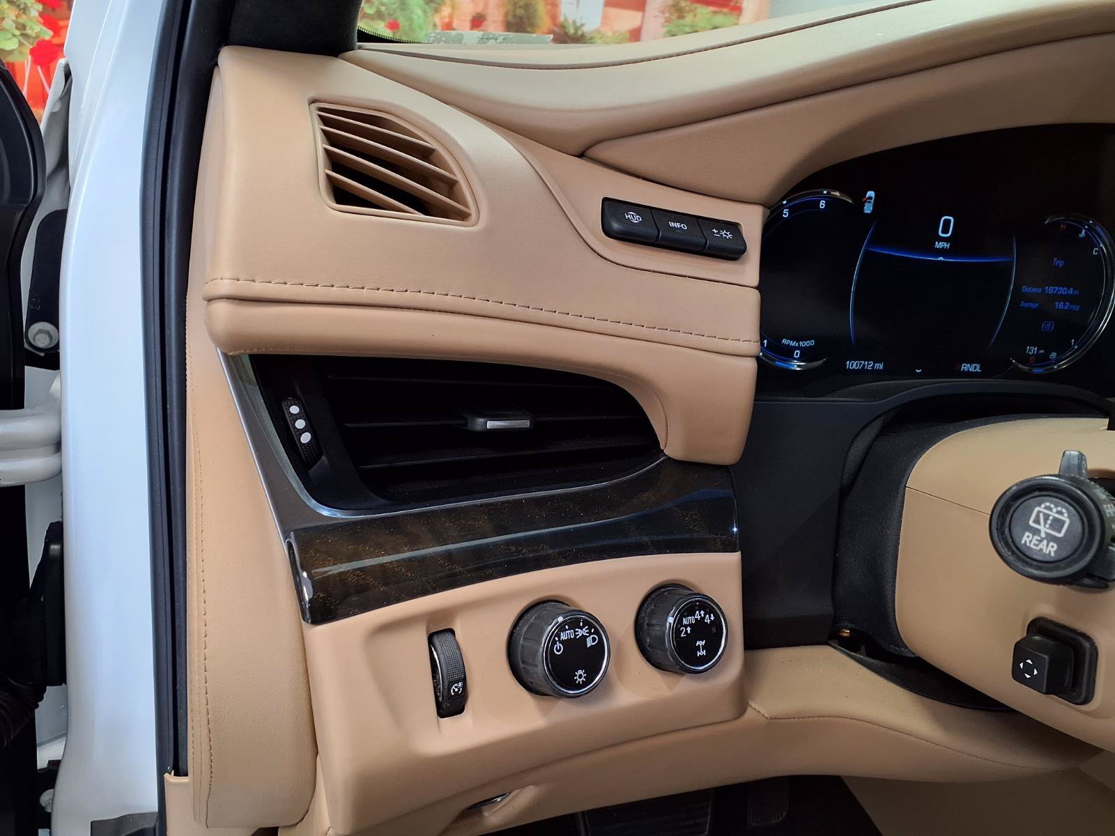 Used 2019 Cadillac Escalade ESV Platinum AWD/4WD image 25